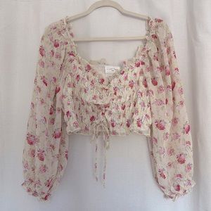 Super cute top! Adjustable length in the middle of the top. Loved it -Size: L